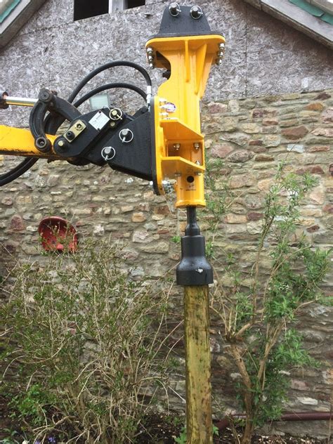 Hydraulic breaker/post knocker for digger 